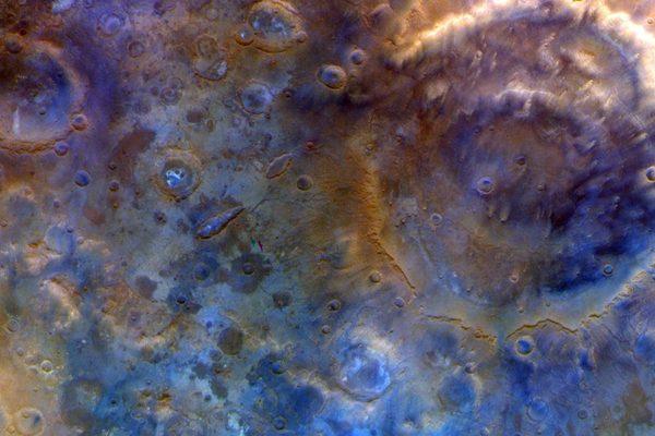NASA的“灵神星号”探测器在飞掠时拍摄到火星图像
