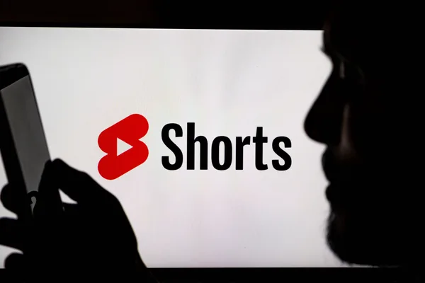 YouTube Shorts 移除点赞反对，新增双倍速和清晰模式