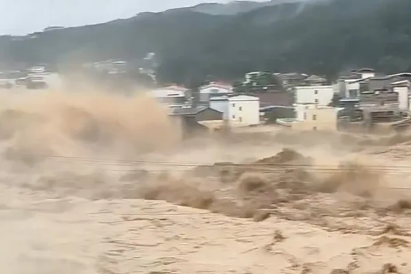 台风“ Maysak”期间，中国水库决堤迫使数百人疏散