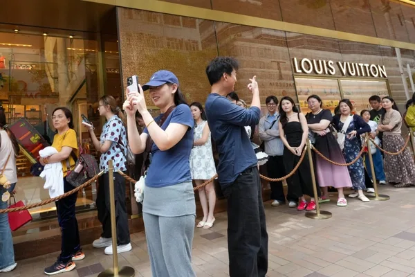 London's Bond Street overtakes Hong Kong for world's priciest luxury retail rents