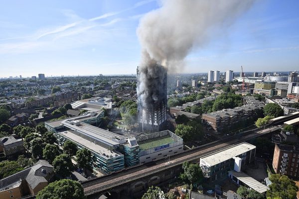 英国警方寻求就格伦费尔塔火灾死亡事件提起诉讼