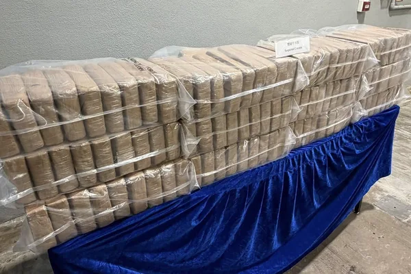 香港警方在突袭游艇行动中缴获361公斤可卡因