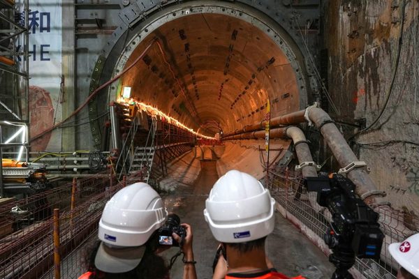 香港地铁公司筹集30亿欧元，创最大绿色债券发行纪录