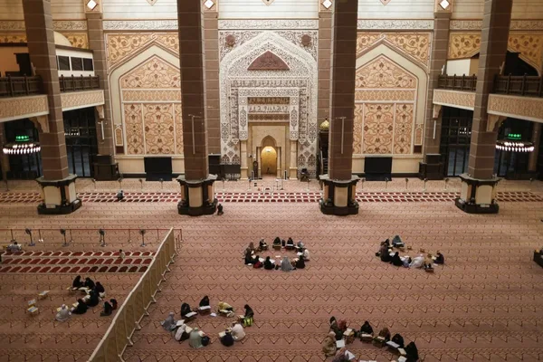 Fringe Islamic movements persist in Malaysia despite bans