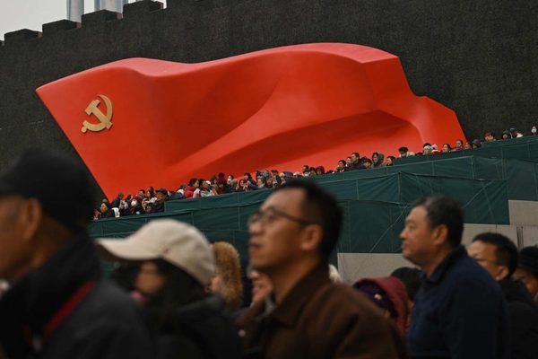 中国官员在改革呼吁中仍受官僚主义困扰