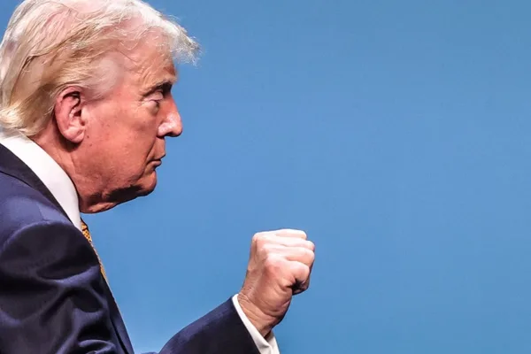 Trump proposes 20% Hormuz toll, impacting oil prices and Asian markets