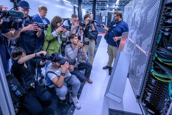 Supercomputing splits: FLOPS-based public systems vs. MW-scale AI campuses