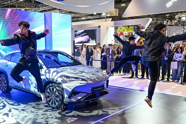 Singapore car permits hit record US$99,700 ahead of EV incentive expiry