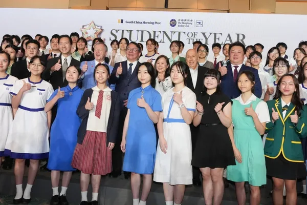 年度优秀学生奖将增设人工智能素养类别，并进行扩张