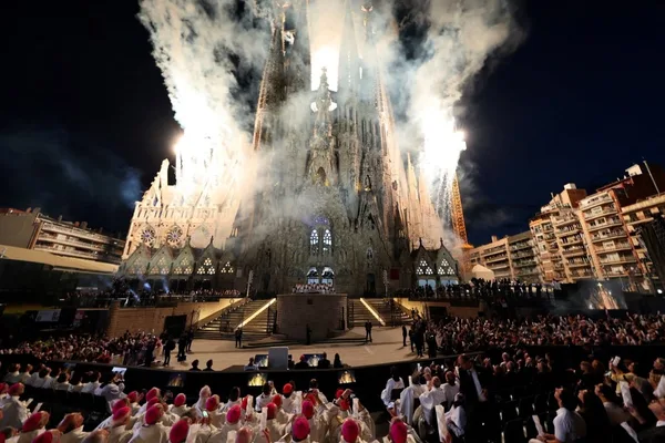 Pope blesses new tower at Spain's Sagrada Familia