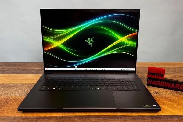 Razer Blade 18 (2026) 游戏笔记本评测：性能强劲但价格昂贵