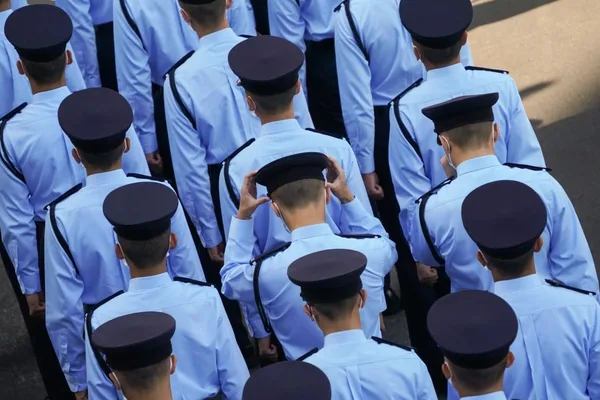 香港警务处处长支持冻结表现最差人员的薪资