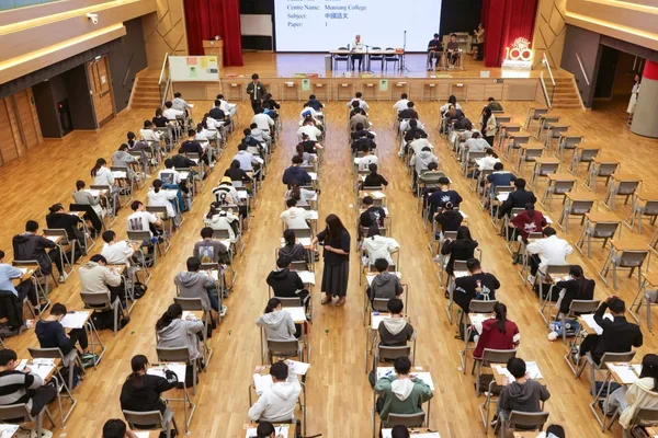 香港大学入学考试创纪录的24名考生获得满分