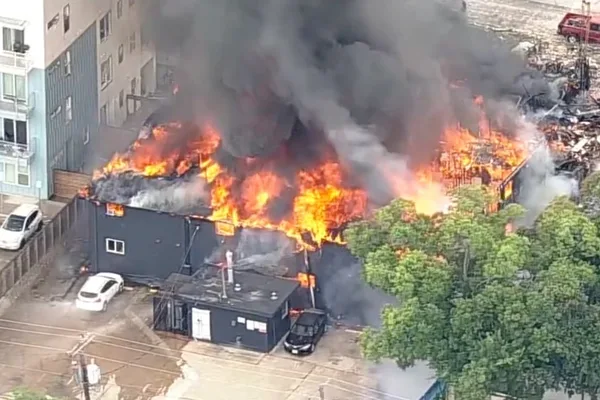 德州住宅楼爆炸后确认有人死亡