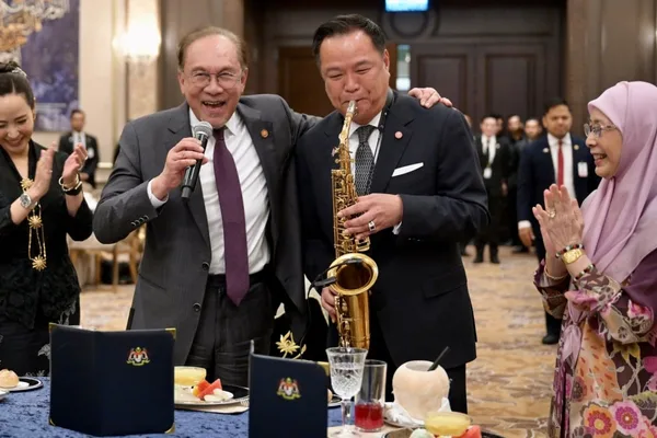 Malaysia and Thailand leaders use music to mask trade and security tensions