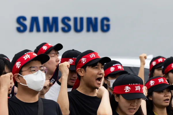 Samsung chip workers demand annual AI bonuses, threaten strike over payouts