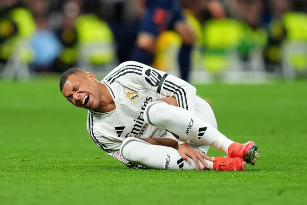 Soccer's epidemic of fake injuries annoys fans, contrasts with rugby's toughness