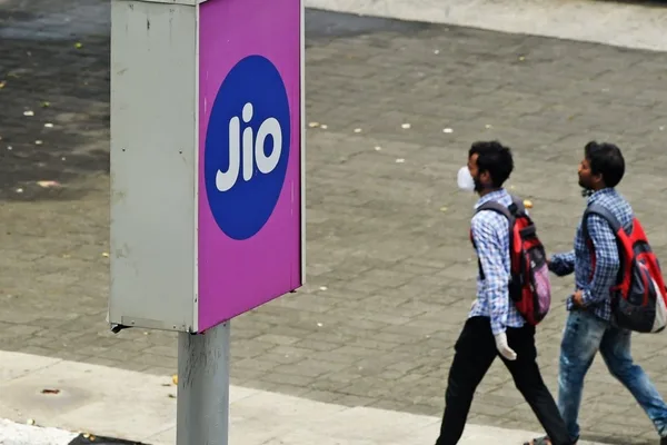 Reliance Jio plans massive IPO to shake up India's telco sector