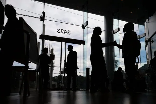 AI Reshapes Tech Jobs, Elevating Demand for Versatile Skills