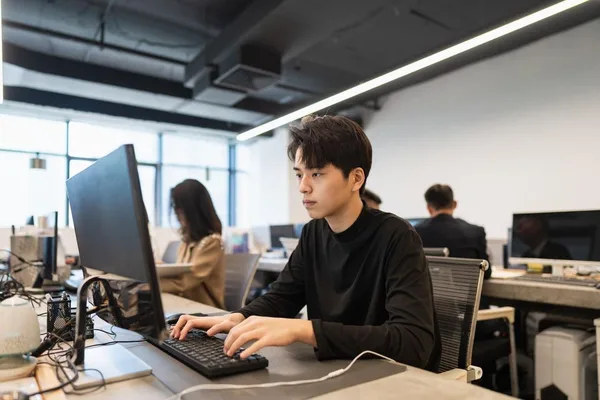 SMBs leverage AI to attract Gen Z talent, boosting productivity