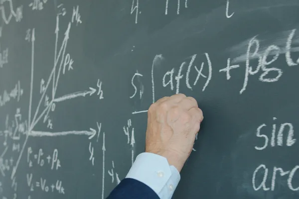AI Introduction to Functionals and Distributions in Physics and Engineering