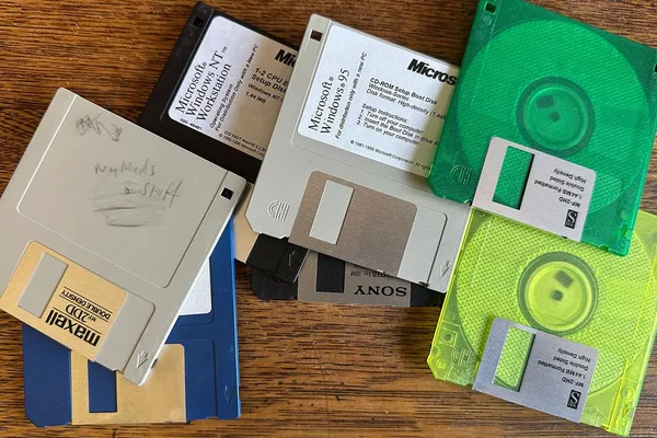 Retro data preservation project flips anti-piracy message to save floppies