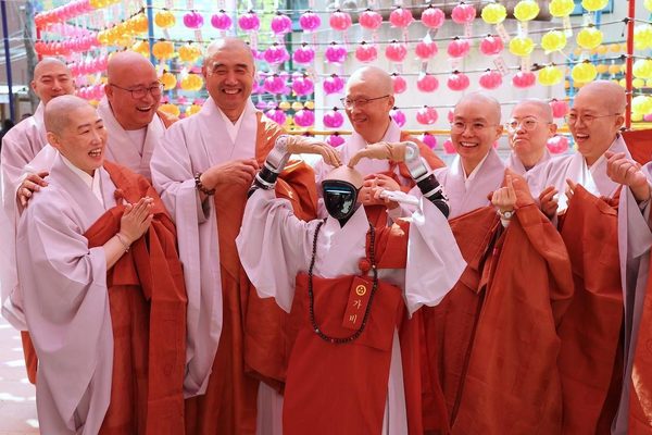 Humanoid robot Gabi takes Buddhist precepts at South Korean temple