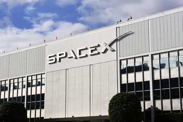 SpaceX reportedly testing handheld AI device for investors