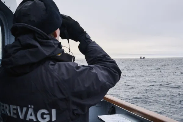Submarine cables governing the seabed, challenging international law