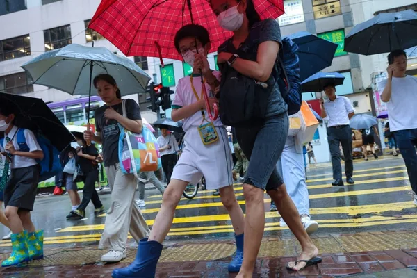 香港发布黄色暴雨警告，预计有大雨