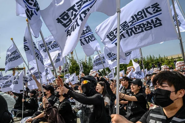 Samsung union suspends strike, agrees to large AI-driven bonuses