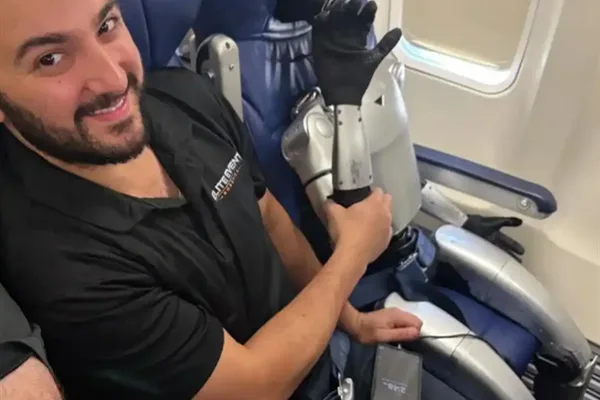 AI news: Robot flight delay, Doubao paid tiers, employee replaced by AI, and open-source controversy