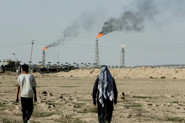 Iraq's 14 million barrels of trapped oil transit Strait of Hormuz amid ceasefire