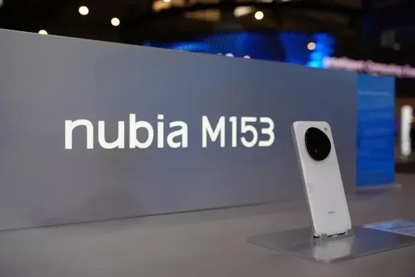 Nubia发布全球首款AI智能手机