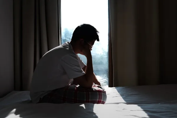 香港青少年自杀率达十年新高，引发“虚拟疏离”担忧