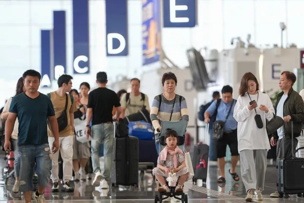 Super Typhoon Bavi Cancels Dozens of Hong Kong Flights
