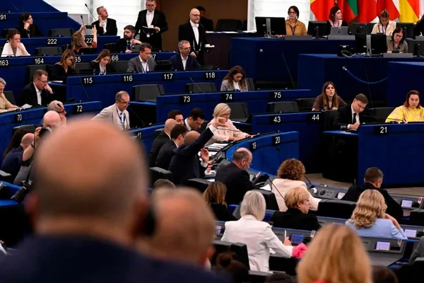 EU cuts US tariffs under Trump threat, warns of future trade chaos