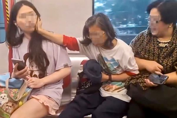 Elderly woman assaults younger passenger over MTR priority seat