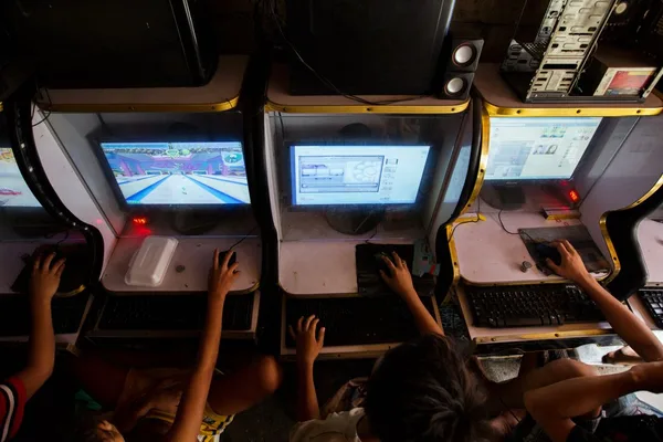Philippine town bans computer rental shops after school shooting linked to video games