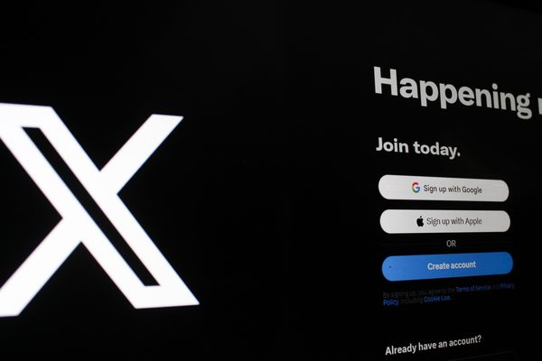 X 限制免费账户每日发帖量为 50 条以打击垃圾信息