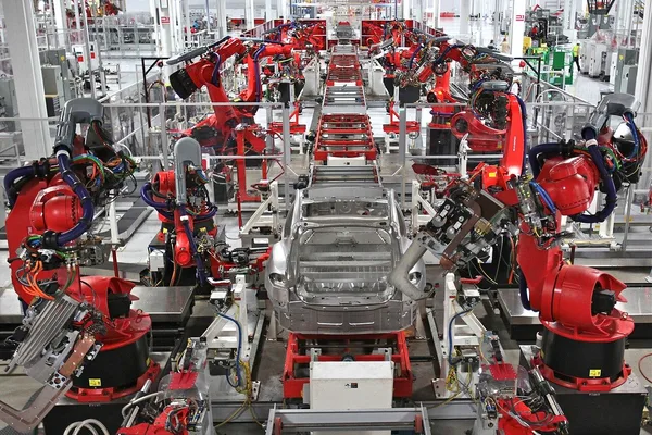 AI in manufacturing gains investor interest amid crypto market shifts and geopolitical risks