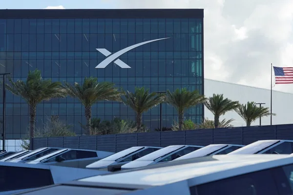 SpaceX prepares $20B bond offering to fund AI expansion and refinance loan · 2 sources tracked