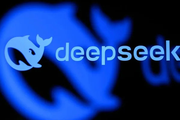 AI平台因高考禁令、YouTube标记和DeepSeek中断而面临审查