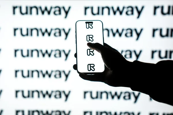 AI视频只是序章？Runway首席执行官认为世界模型是下一个前沿