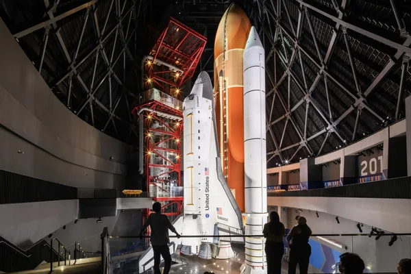 Space Shuttle Endeavour to Launch Vertical Display at California Science Center
