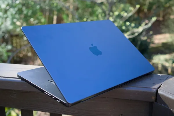 Apple rumored to launch first touchscreen MacBook Ultra in 2026