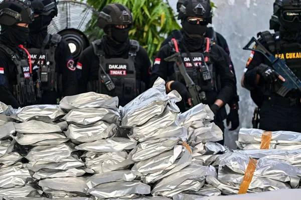 Thailand threatens cannabis re-criminalization amid global smuggling spike
