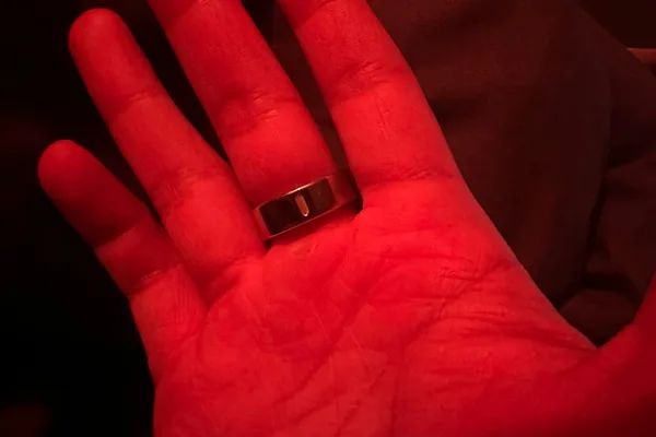 Oura Ring 4 enhances sleep and activity tracking, motivating healthier habits