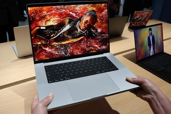 Apple to upgrade OLED displays for wider color range