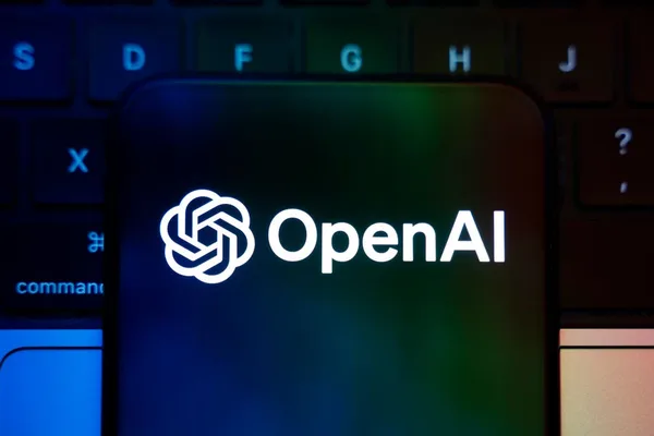 OpenAI 寻求 1 万亿美元 IPO，面临激烈竞争和巨额亏损